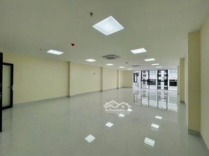 cho thuê văn phòng 140m2 đường trần quốc toản, quận 3. giá thuê 33tr/ tháng