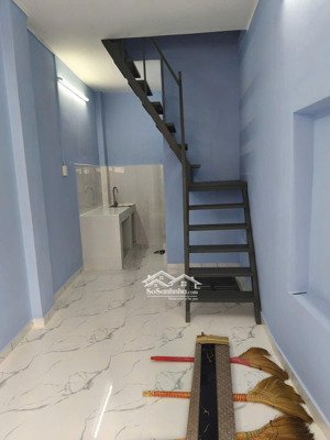 cho thuê nhà trung tâm quận 1, nhà mới 4 tầng, ở ngay, chỉ 10tr/tháng