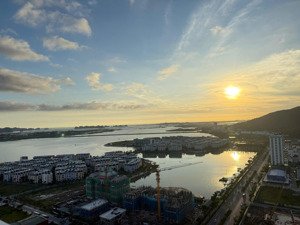 chị gái cần tiền cắt lỗ sâu stu icon40 tầng cao,view biển,hồ nhạc nước
mua vào là lãi