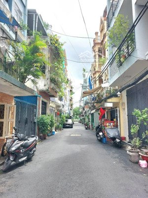 toà nhà 6 tầng đường trường sa (4,5mx13,5m). giá 15,5 tỷ