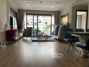 chính chủ bán căn 2 ngủ 2wc 70m2, ban công đông nam, nhà đẹp, có slot ô tô. giá 8 tỷ rivera park