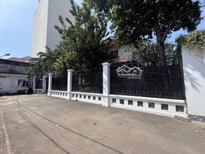 cho thuê biệt thự trần não quận 2 diện tích 22x22m có hồ bơi sân vườn 5pn 7wc giá 91 triệu/tháng