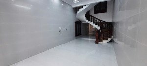 bán hoặc cho thuê nhà trong ngõ phố đỗ nhuận 193 văn cao