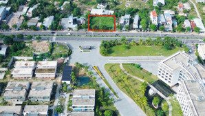 hot hot ! gia chủ ngộp bank bán gấp lô đất đường lớn gần biển thích hợp đầu tư vila