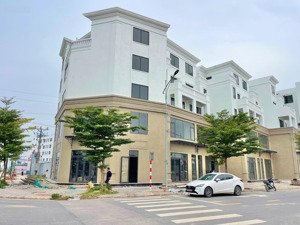 gia đình có nhà phố kinh doanh cần bán quảng trường vạn xuân phổ yên