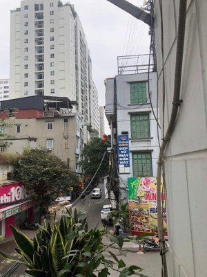 cho thuê tầng 1 nhà mặt phố nguyễn huy tưởng dt 50,2-mt 5,4 m