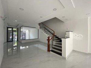 ngang 5m mới xây 100% - có hầm 4 tầng mặt tiền khu phạm văn đồng - đặng thuỳ trâm