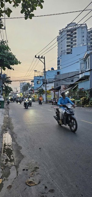 bán nhà mặt tiền kinh doanh đường thoại ngọc hầu 4,15 x 29,3 4 lầu, sân thượng