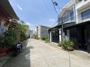 nhà 3 lầu , 7,5 tỷ , hẻm vip 1368 lê văn lương phước kiển 4,5m x 23m . lh 