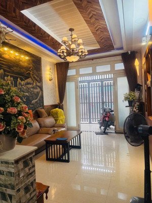 nhà đẹp 5 tầng-dt 4mx17m. khu phân lô vip,đường nhựa thông ôtô 7 chổ quay đầu trước nhà 8m