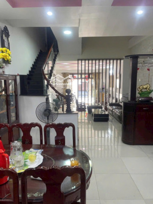 cần bán căn nhà trục đường chính kdc sadeco phước kiển a. giá 15,5 tỷ. sổ hồng riêng.