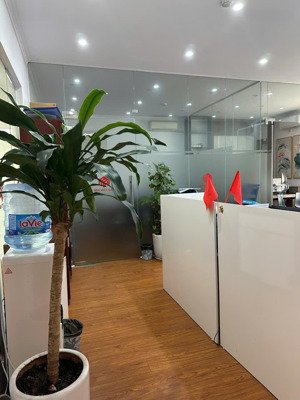 cho thuê văn phòng tại nguyễn chí thanh diện tích 100m2 giá 28triệu mặt bằng, vị trí đẹp, thoáng