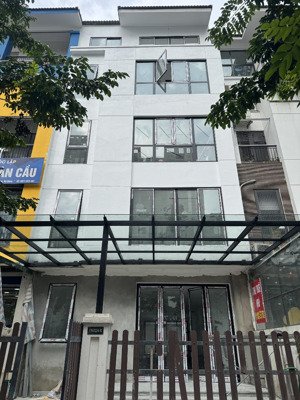 chính chủ gửi bán liền kề view hồ mặt đường 22m kinh doanh mỗ lao, nguyễn văn lộc hà đông