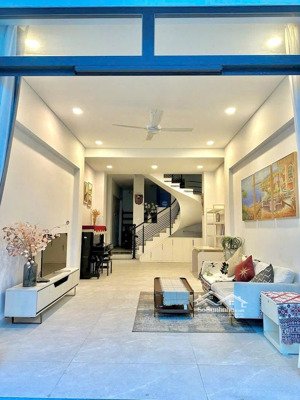 tôi đang cần bán gấp căn nhà ở đường phan tây hồ ,p7, q. phú nhuận , 64m2, sổ chính chủ, giá 3ty350