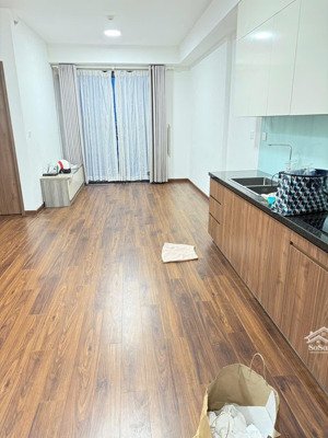 bán căn ak7 view q1 gia 4,65 tỷ có nội thất, 80m2 2 ban công