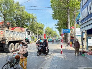 bán nhà trung tâm phú lợi - hồ chí minh .
- vị trí , nhánh hẻm 288 vào 300m