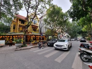 biệt thự tô hiệu cầu giấy hơn 200m2 đầy đủ thang máy điều hòa âm trần nhà mới đẹp