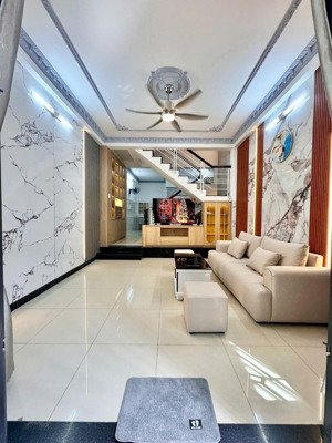 bán nhà 3 tầng sân thượng cạnh mặt tiền giá 5 tỷ 55 tl