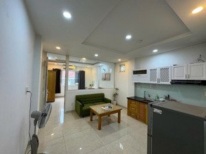căn hộ 1 phòng ngủ 1 phòng khách tách bếp cửa sổ lớn ở đường hòa hưng, phường 13, quận 10