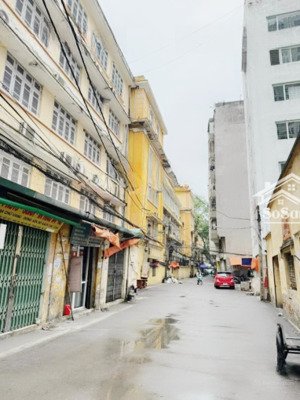 bán ccmn siêu rộng 3ngủ 2ban công , thoáng đẹp ô tô đỗ cửa gần mặt phố - ga nguyễn trãi, đh khtn