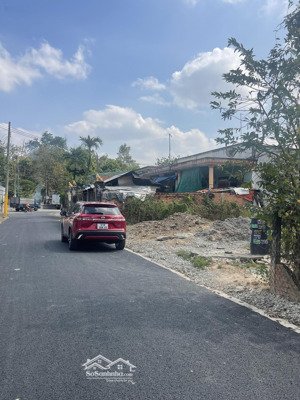 11,7m ngang có 120m odt đất ngay ngã 4 hoà lợi đường vào visip2 và trung tâm tp mới đường nhựa 6m