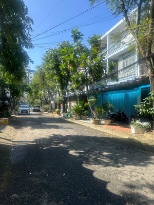 bán nhà mặt tiền sát biển mỹ khê vuông vức kinh doanh đỉnh