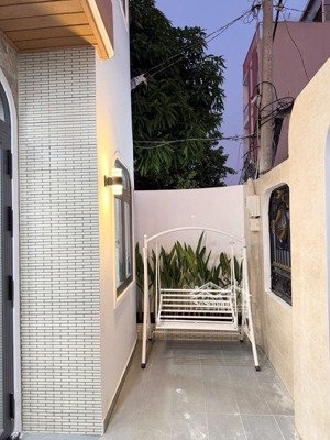 siêu phẩm . cần bán căn nhà hẻm xe hơi 160 nguyễn văn quỳ . 76m2