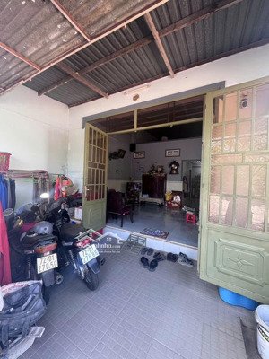 chính chủ gửi
nhà cấp 4 có gác mặt tiền phan bội châu gò cát 6, tp bà rịa cũ