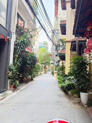 biệt thự sân vườn vài bước ra hồ tây ~150m2 mt 6.8m ô tô vào nhà nhỉnh 40tỷ