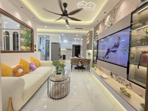 bán căn 3pn , 2wc sky garden 3 mới decor giá siêu rẻ chỉ 6.450 tỷ