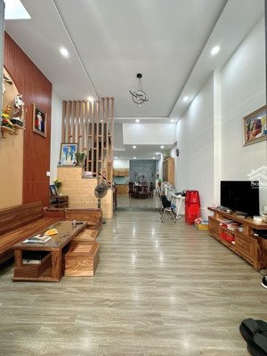 nhà cách đường lớn 10m, 3 tầng, sân thượng, 5x15-74m2- 7,5 tỷ