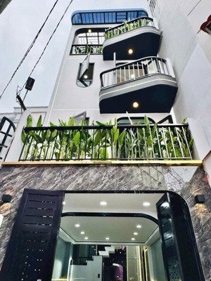 cần tiền bán căn nhà trung tâm quận gò vấp ,đầy đủ nội thất