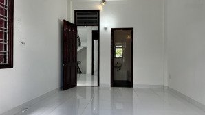 chủ cần bán nhà 3 tầng mt nguyễn hữu thọ giá 13.8 tỷ 5m nở hậu 7m = 100m hướng đông