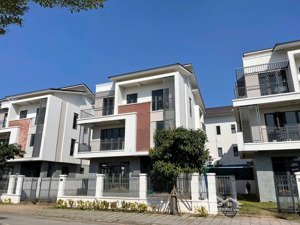 bán xuất ngoại giao -- biệt thự song lập 230m2 -- 1 căn duy nhất --centa riverside vsip từ sơn .