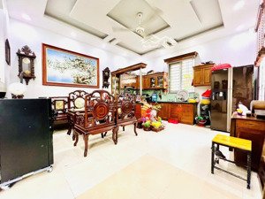 xúc luôn! lô góc cầu giấy, ba gác đỗ cửa, vài bước ra phố, full nội thất ở luôn, ngõ thông kd