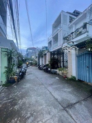 bán nhà,chủ vừa giảm 450tr hxh đỗ cửa,lưu hữu phước, gần cầu kênh ngang số 2 g.iá : 6,1ty(tl)