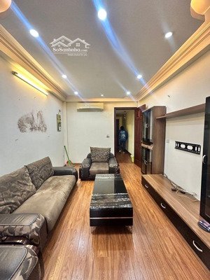 chị lan cần bán gấp nhà mặt phố vĩnh hưng .thang máy,oto tránh , vỉa hè rộng .kinh doanh đình