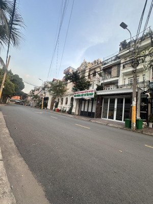 bán nhà q12 , đường 12m thông . dòng tiền 12tr . 100m2 ,2 tầng , 6tỷ7