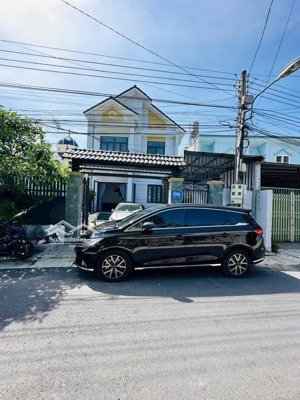 biệt thự mini gần chợ phú mỹ 10x25m. full nội thất sân rộng