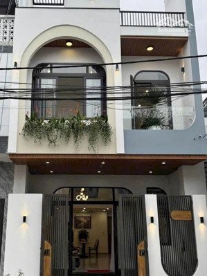 vị trí đẹp nhà hoà hưng-quận 10 giá 1tỷ890 dt60m2 tiện ích xung quanh tiện lợi, cho thuê 10tr/tháng