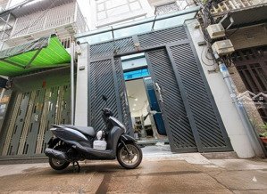 mua bán nhà quận 4, trục đường khánh hội, 4 tầng hoàn công, nở hậu l vuông vắn !