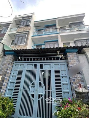 nhà 3 tầng- 48 mv lê văn lương -1 phút ra lotte --3pn - có sân để xe rộng rãi- nhỉnh 5t tl