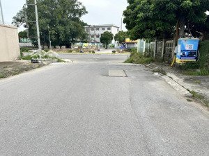 chính chủ cần bán mảnh đất 210m2 vị trí đẹp tại ngõ 268 long biên.liên hệ : 