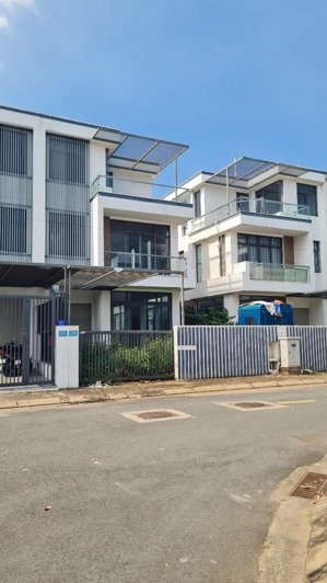 cuối năm cần bán gấp căn biệt thự song lập 8x20 khu đô thị đông tăng long q9 giá 11,3 tỷ