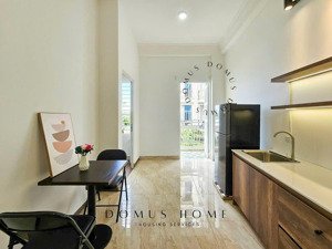 căn hộ 2 phòng ngủ ban công - gần lotte, cầu kênh tẻ, đại học rmit, crescent mall, vivocity...