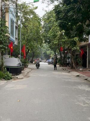 Bán đất dịch vụ Mậu Lương, đường phân lô vỉa hè - ô tô tránh nhau, ko lỗi phong thủy LH 0942.193.386