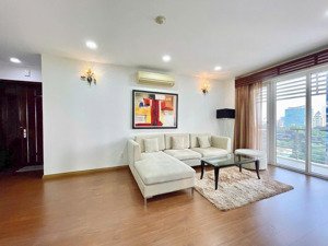 spacious 3-bedroom apartment near turtle lake, war remnants museum & district 1