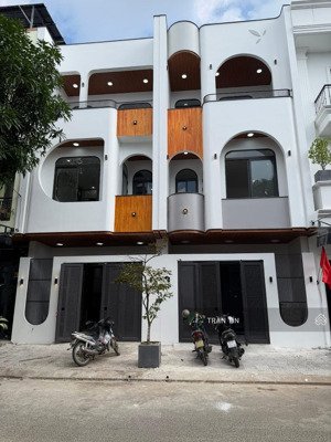 2 căn nhà liền kề mặt tiền đường hoà minh 15, cách biển 300m