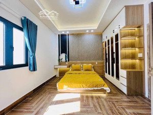 bán gấp nhà riêng 5pn, 5wc, 90m2, giá 3tỷ 250tr tại lý chiêu hoàng, p10, q6, hẻm xe hơi