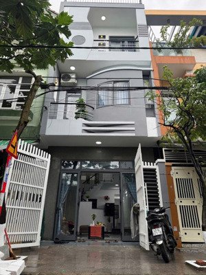 kẹt nợ cần bán gấp nhà ngay đỗ xuân hợp giá 3tỷ3 63m2. gần bệnh viện y dược sài gòn, hoàn công đủ